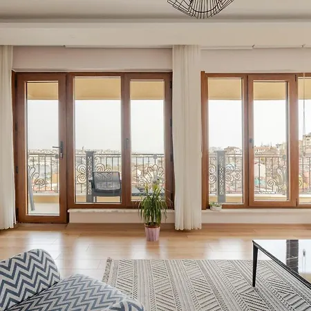 New Stylish With Panoramic Views *