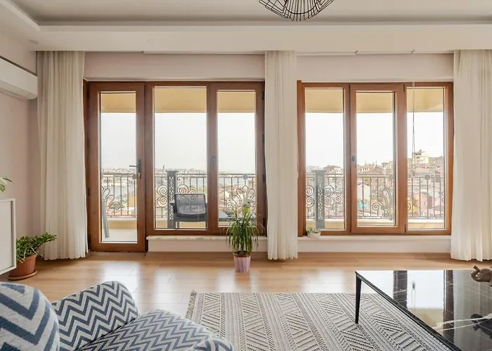 New Stylish With Panoramic Views *